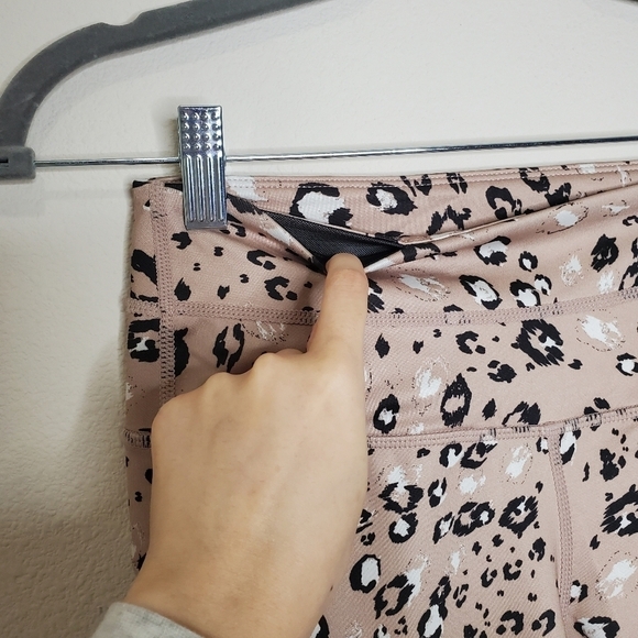 Zella Carmine Black Cheetah Leopard Print High Rise Ankle Crop Leggings - Picture 7 of 8